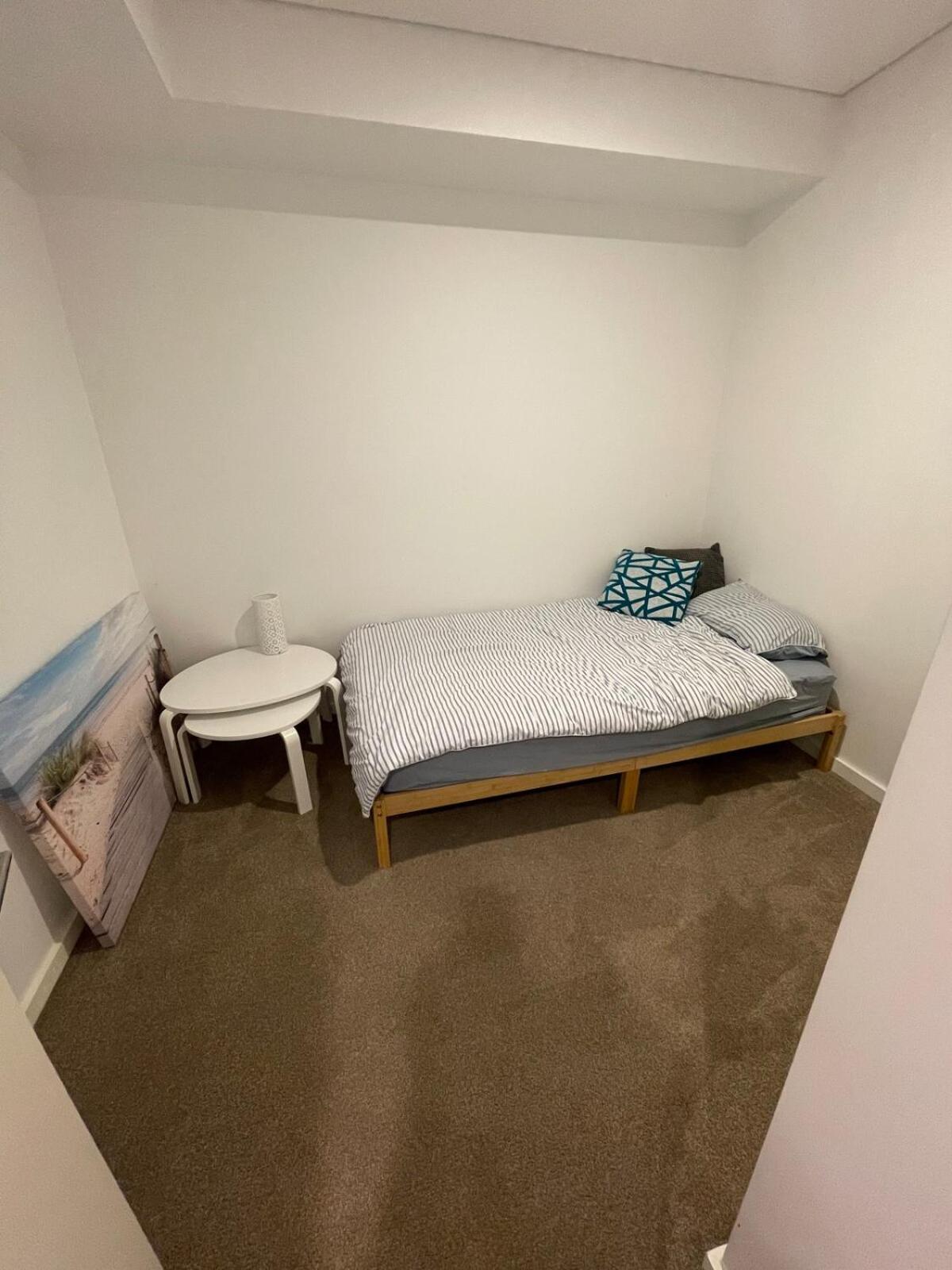 Shared Modern Near Airport Apartment *